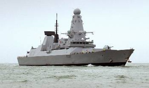 Το αντιτορπιλικό «HMS Duncan» που η Βρετανία στέλνει στον Περσικό, ενισχύοντας τη στρατιωτική της παρουσία, ανησυχώντας και αυτή για την «ελεύθερη ναυσιπλοΐα»