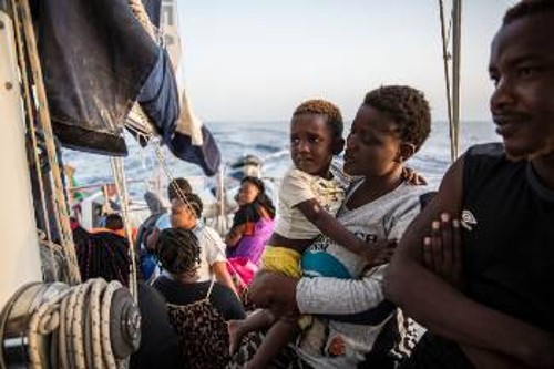 Από τη διάσωση μεταναστών στα ανοιχτά του ιταλικού νησιού Λαμπεντούζα, στις αρχές του μήνα