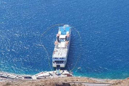 Το πλοίο στο λιμάνι του Αθηνιού