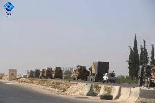 Το τουρκικό στρατιωτικό κομβόι στη βόρεια Συρία, πριν ανακοπεί από προειδοποιητική αεροπορική επιχείρηση