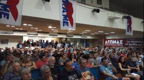 Από τη μαζική σύσκεψη συνδικάτων και συνδικαλιστών που οργάνωσε το ΠΑΜΕ στη Θεσσαλονίκη