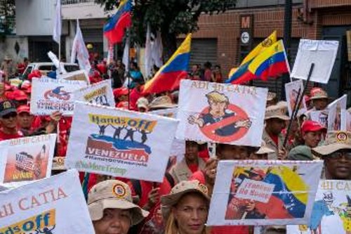 Από πρόσφατη διαδήλωση στο Καράκας ενάντια στον αποκλεισμό των ΗΠΑ