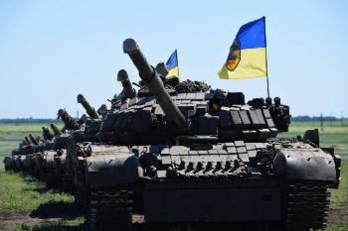 Αρματα μάχης της Ουκρανίας που παραμένουν στη λεγόμενη γραμμή επαφής στο Ντονέτσκ