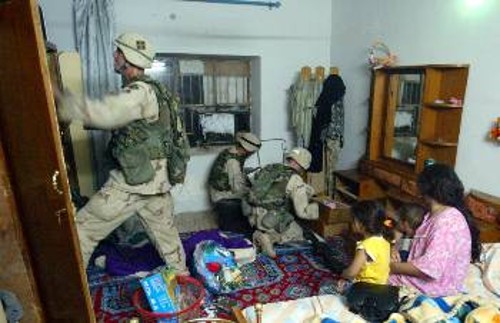 Ερευνες του κατοχικού στρατού στα σπίτια των Ιρακινών