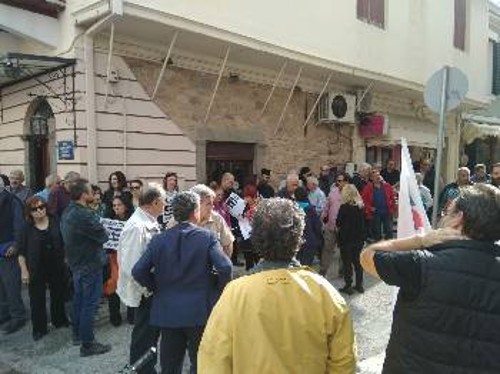 Από τη χτεσινή διαμαρτυρία στη Χίο