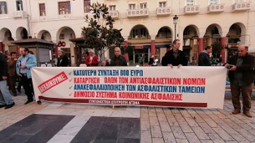 Από εξόρμηση των Συνταξιουχικών Οργανώσεων της Θεσσαλονίκης μπροστά στο συλλαλητήριο