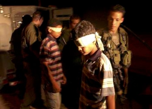 Νεαροί παλαιστίνιοι έχουν συλληφθεί από Ισραηλινούς στρατιώτες