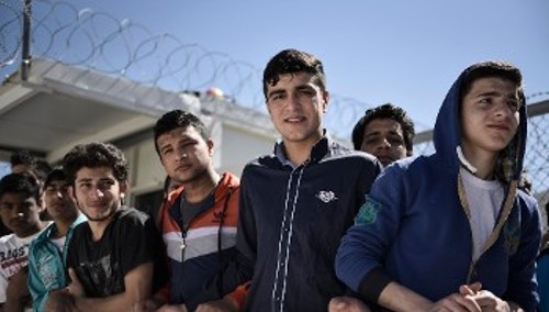 Προσφυγόπουλα στον καταυλισμό της Μόριας