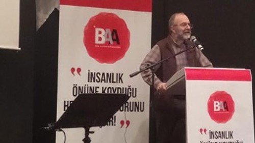 Ο ΓΓ του ΚΚ Τουρκίας, Κεμάλ Οκουγιάν, στο άνοιγμα των εργασιών του Συμποσίου