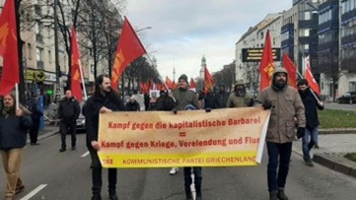 Από τη συμμετοχή της ΚΟ Γερμανίας του ΚΚΕ στη διαδήλωση στο Βερολίνο