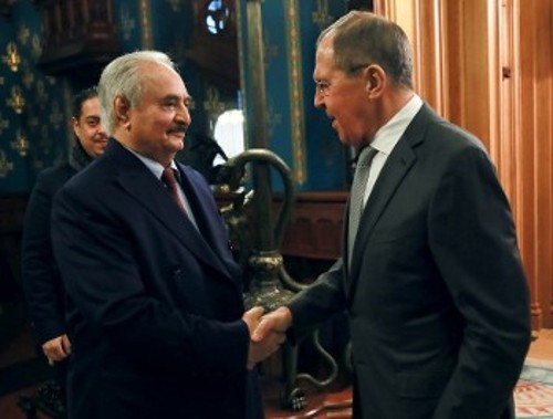 Από την προχτεσινή συνάντηση του Λίβυου στρατηγού Χ. Χάφταρ στη Μόσχα με τον Ρώσο ΥΠΕΞ Σ. Λαβρόφ