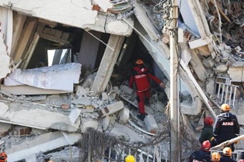 Κτίρια με ανύπαρκτη αντισεισμική προστασία, χωρίς τον απαραίτητο οπλισμό, είναι αυτά που κατέρρευσαν από το σεισμό