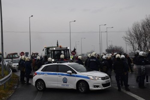 Ισχυρές αστυνομικές δυνάμεις παρέταξε η κυβέρνηση απέναντι στους αγρότες της Καρδίτσας