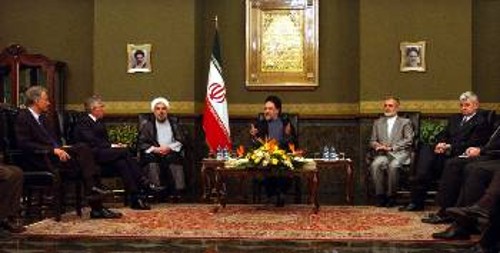 Από την επίσκεψη των υπουργών Εξωτερικών Βρετανίας, Γερμανίας, Γαλλίας στον Πρόεδρο του Ιράν