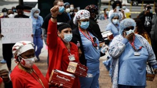Νοσοκόμες σε συμβολική δράση στη Νέα Υόρκη