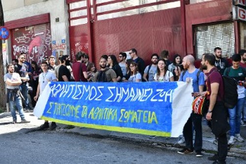 Από τις κινητοποιήσεις που πραγματοποίησαν αθλητικά σωματεία σε Αθήνα και Θεσσαλονίκη, διεκδικώντας ουσιαστικά μέτρα στήριξης