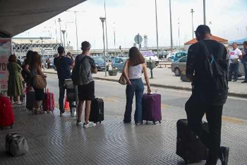 Οι πρώτες αφίξεις μετά την πανδημία, στο αεροδρόμιο «Μεκεδονία»