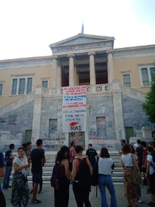 Από την παρέμβαση στο Πολυτεχνείο στην Πατησίων, μπροστά στο αυριανό συλλαλητήριο στο Σύνταγμα