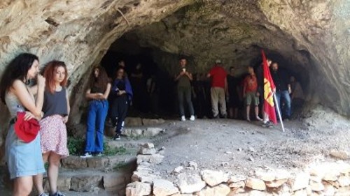 Στη σπηλιά όπου λειτούργησε το Νοσοκομείο του ΔΣΕ