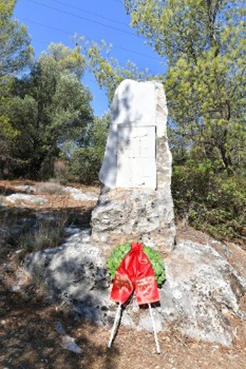 Το λιτό μνημείο στον τόπο της εκτέλεσής του στο Χαϊδάρι