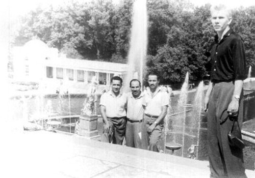 Στην κομματική σχολή, στην ΕΣΣΔ. Από αριστερά: Στ. Παπαγεωργάκης, Στρ. Τσαμπής, Αντ. Καλαμπόγιας