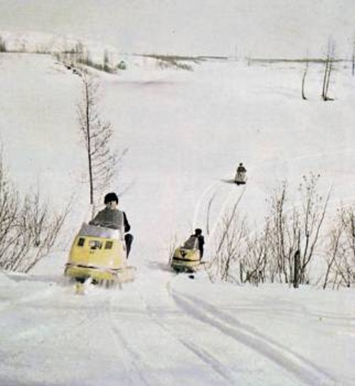 Στις χιονισμένες εκτάσεις της Σιβηρίας οι άνθρωποι κινούνται με ειδικά «Ι.Χ.»