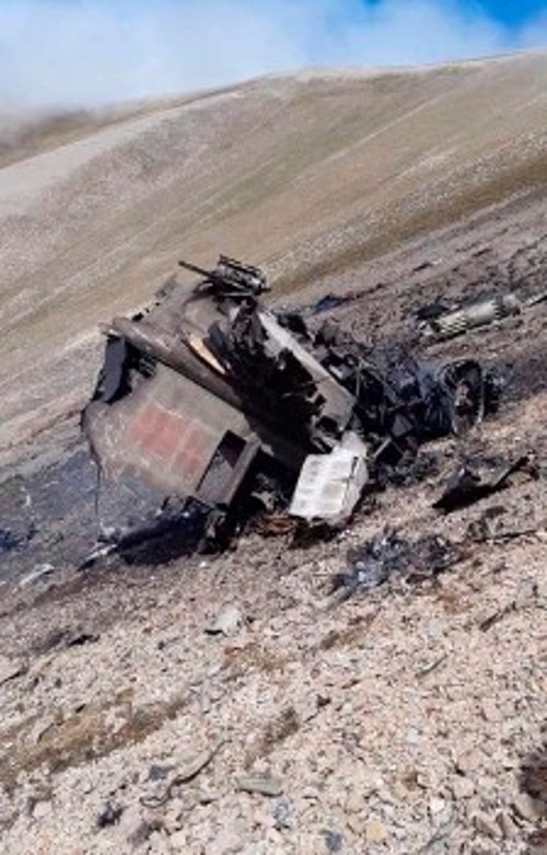Συντρίμμια από μαχητικό της Αρμενίας, που κατηγορεί ότι το κατέρριψε τουρκικό μαχητικό στον εναέριο χώρο της