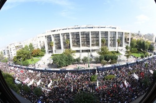 Η μεγαλειώδης λαϊκή διαδήλωση, τη μέρα που ανακοινωνόταν η απόφαση του δικαστηρίου για τη Χρυσή Αυγή