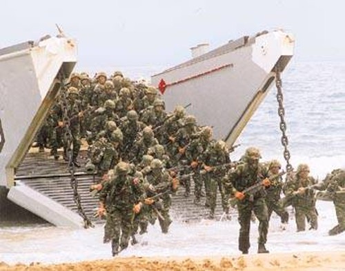 Απόβαση ΝΑΤΟικών στην Κυπαρισσία, το 2000 (DYNAMIC MIX)