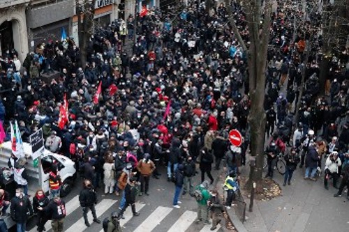 Συνεχίζονται στη Γαλλία οι λαϊκές διαμαρτυρίες για τον νόμο για την ασφάλεια