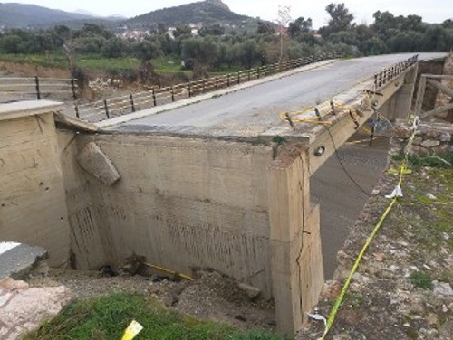 Γκρεμισμένη η γέφυρα Αφρατίου πέντε μήνες μετά τις πλημμύρες