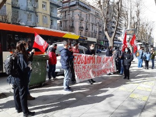 Από τη χτεσινή διαμαρτυρία στην Ενωση Ξενοδόχων Θεσσαλονίκης