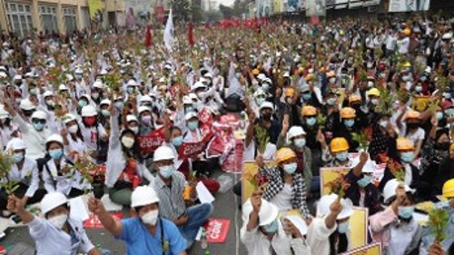 Από τις συνεχιζόμενες διαδηλώσεις ενάντια στο πραξικόπημα στη Μιανμάρ