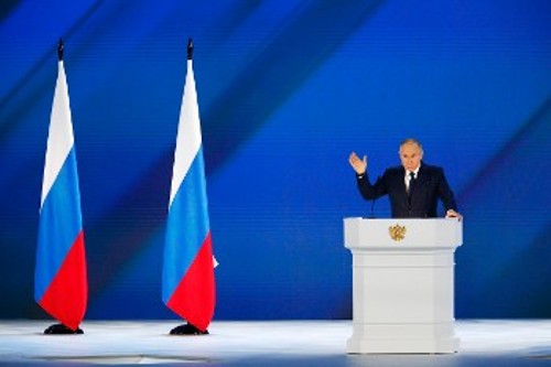 Καθώς κλιμακώνεται η αντιπαράθεση με ΗΠΑ - ΝΑΤΟ - ΕΕ, ο Βλ. Πούτιν απείλησε με «ασύμμετρη και σκληρή απάντηση» σε όσους απειλήσουν τα «συμφέροντα ασφάλειας» της Ρωσίας