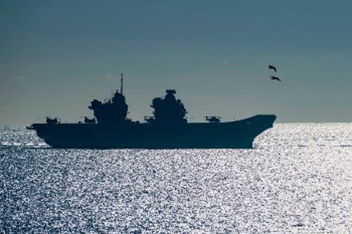 Το βρετανικό αεροπλανοφόρο «HMS Queen Elizabeth» με τη συνοδεία του συνεχίζουν ασκήσεις με άλλες χώρες στον Ινδο-Ειρηνικό