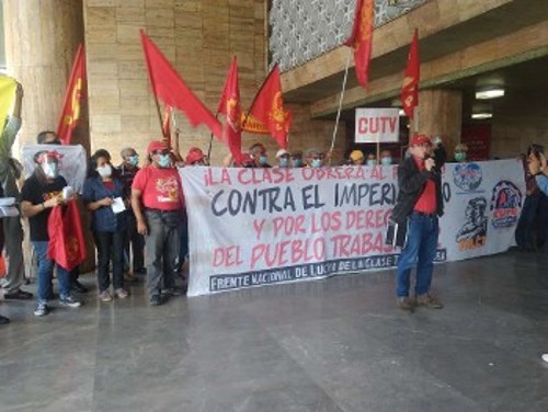 Στη Βενεζουέλα οι αγωνιστικές δυνάμεις διαδήλωσαν στο υπουργείο Εργασίας