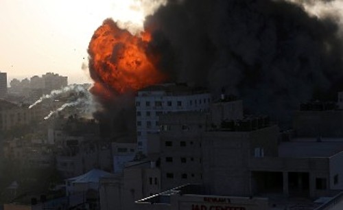 Τουλάχιστον 56 Παλαιστίνιοι, μεταξύ των οποίων 14 παιδιά, έχουν χάσει τη ζωή τους από τους βομβαρδισμούς