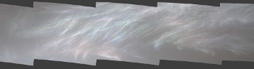 Σύνθετη φωτογραφία των αρειανών νεφών, που δείχνει τον ιριδισμό τους