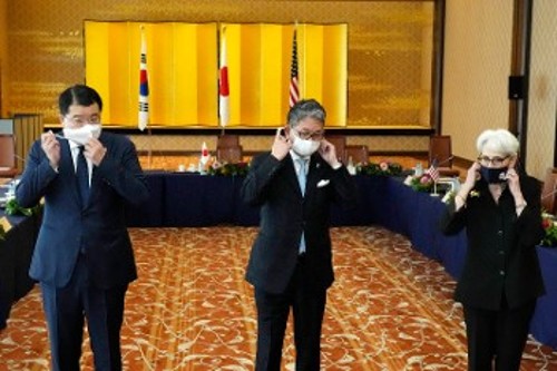 Από τη συνάντηση των αξιωματούχων ΗΠΑ, Ιαπωνίας και Νότιας Κορέας στο Τόκιο