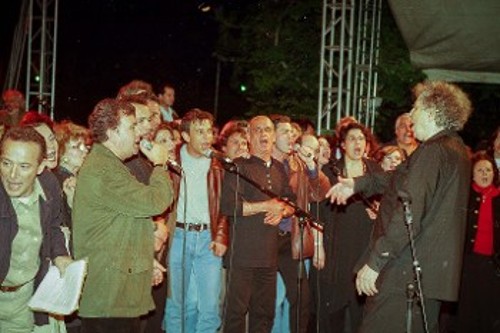 Από τη συναυλία στο Βελιγράδι το 1999 ενάντια στους ΝΑΤΟικούς βομβαρδισμούς