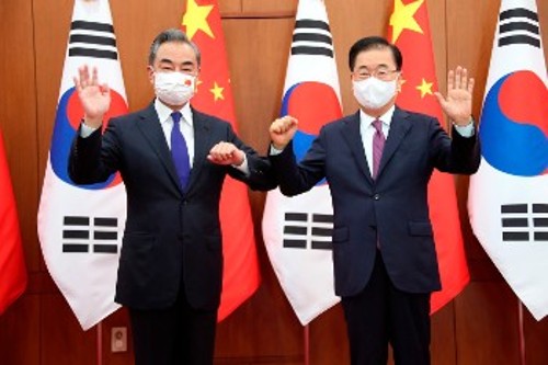 Από τη συνάντηση των υπουργών Εξωτερικών Κίνας και Νότιας Κορέας