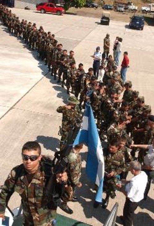 Στρατιώτες της Ονδούρας που μετέχουν στις κατοχικές δυνάμεις