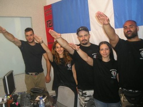 Στο κέντρο ο ναζιστής Πατέλης, μαζί με άλλους φασίστες