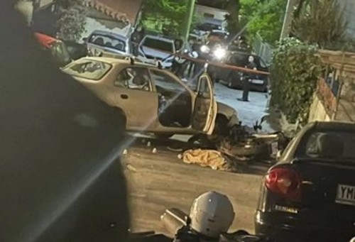 Το αυτοκίνητο που γάζωσαν οι αστυνομικοί με αποτέλεσμα έναν νεαρό νεκρό