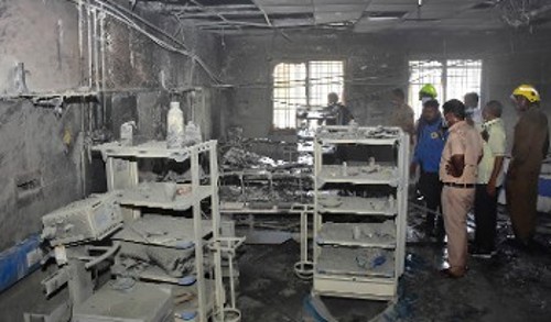 Από την πυρκαγιά σε νοσοκομείο στο Αχμαντναγκάρ πέθαναν τουλάχιστον 11 ασθενείς που νοσηλεύονταν με κορονοϊό στη ΜΕΘ