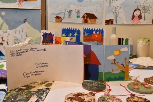 {2} Ευχετήριες κάρτες και ζωγραφιές για τα παιδιά στα πυρόπληκτα χωριά, με πολλή αγάπη από φίλους τους στην Πάτρα