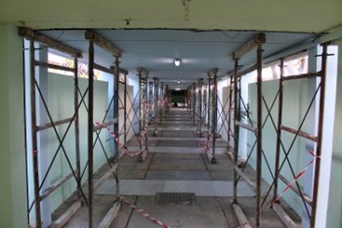 Κοινόχρηστος διάδρομος με υποστυλώματα στην εστία του Παν. Πατρών στο Ριο