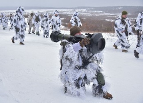 Η Βρετανία σχεδιάζει μεγάλο πρόγραμμα εκπαίδευσης δεκάδων χιλιάδων Ουκρανών στρατιωτών (φωτ. από άσκηση του ουκρανικού στρατού με βρετανικά όπλα, παραμονές της ρωσικής εισβολής)