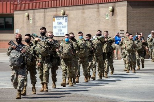 Νέες δυνάμεις χιλιάδων Αμερικανών στρατιωτών αναχωρούν από τις ΗΠΑ με τελικό προορισμό την Ανατολική Ευρώπη