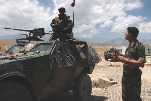Γαλλικές δυνάμεις στην Καμπούλ. Η κατοχή του Αφγανιστάν «πρέπει να επεκταθεί άμεσα» για το ...καλό του, λένε πολιτικοί και στρατιωτικοί παράγοντες